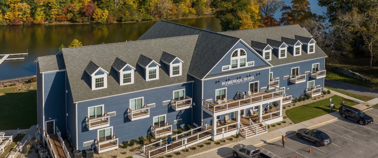 Boardwalk Hotel on Lake Anna - Front