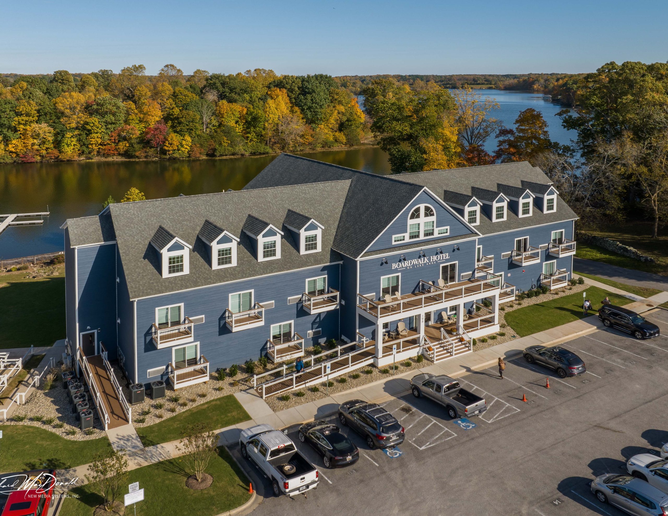 Boardwalk Hotel on Lake Anna - Front
